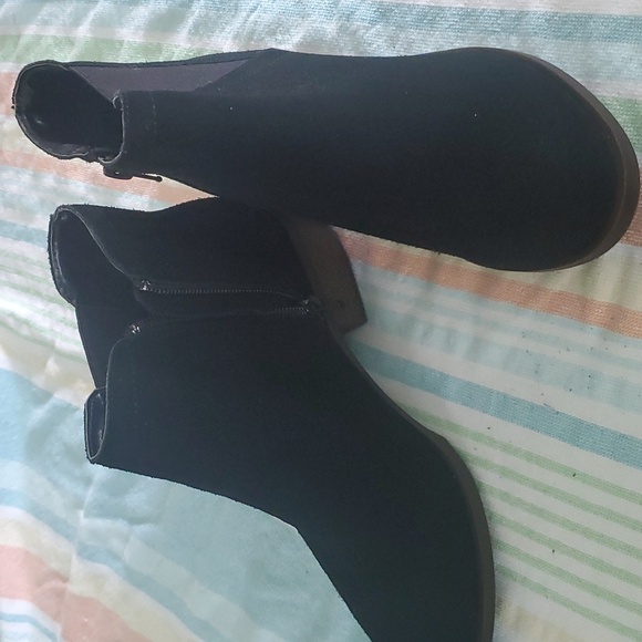 Womens Kenzie Ankle Bootie. Black size 6 - Picture 2 of 5